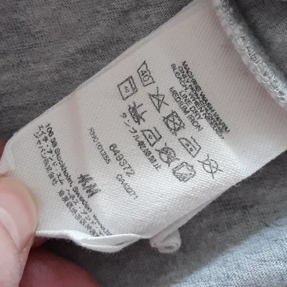 H&M X Hello Kitty Girls' Dress, Grey with Character Graphics, Sz. 3-4 years - Picture 6 of 7